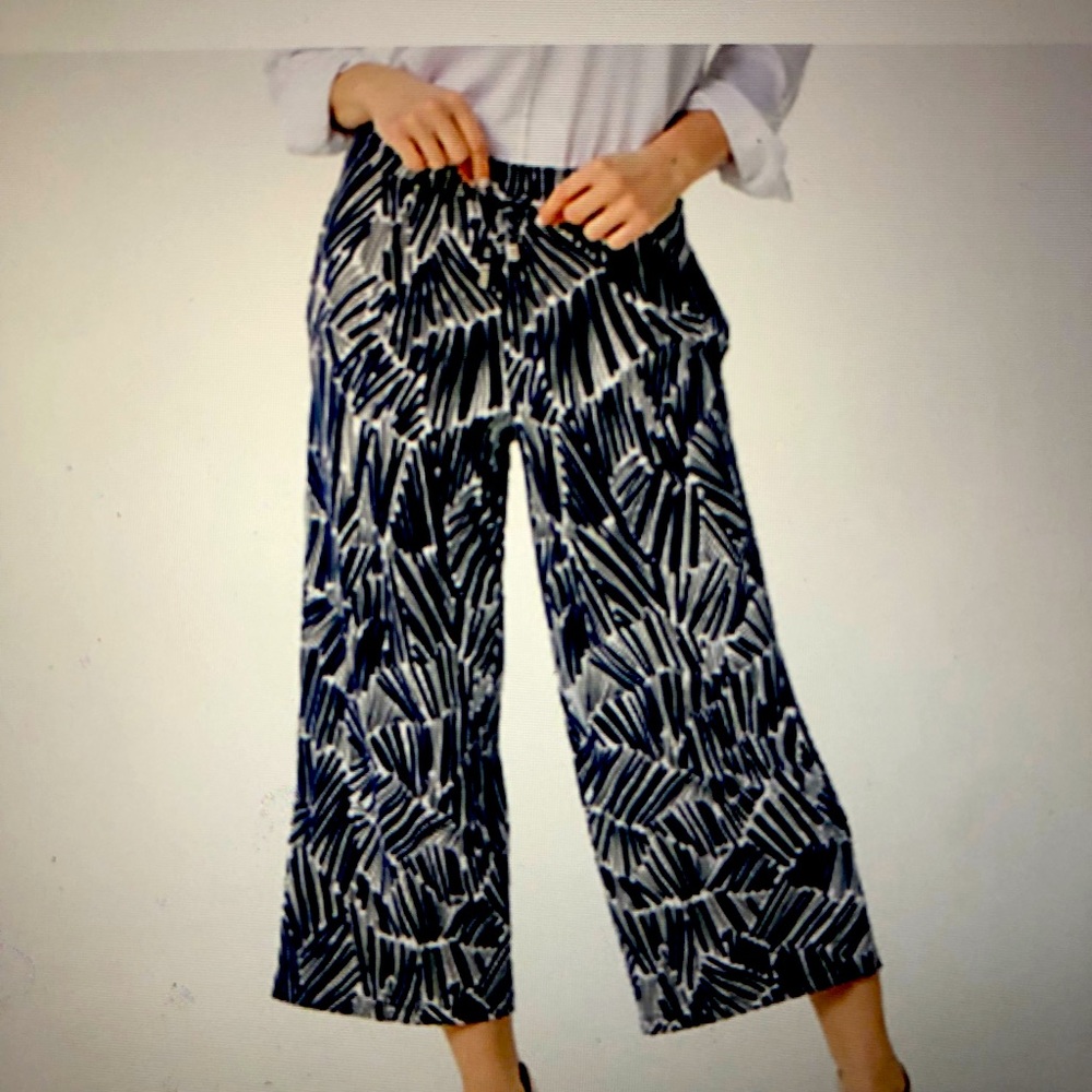 Blue and white crop pants